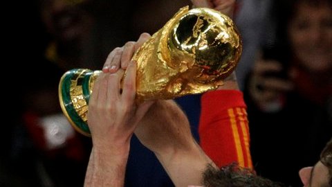 La copa estará en exposición en acompañada de una marca de soda.