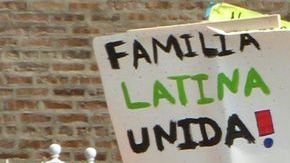 Integrantes de Familia Latina Unida en una marcha por reforma migratoria integral.