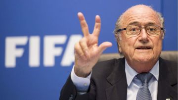 La presión sobre Blatter es cada vez mayor.