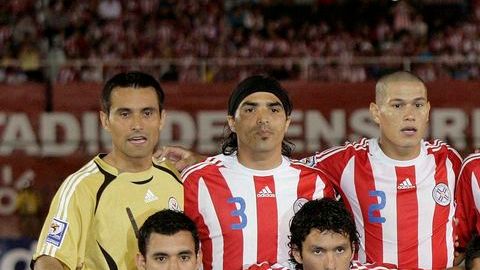 Carlos Bonet en una foto para el recuerdo, al lado de Salvador Cabañas.