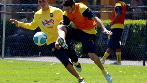 Miguel Layún (der.) confiesa que odia a los rojiblancos y que nada le gustaría más  que evitar que puedan llegar a la Fiesta Grande.