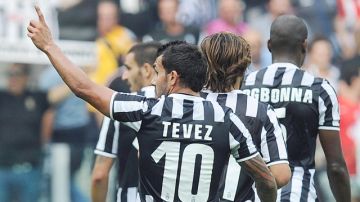 El argentino Carlos Tévez brilla con el campeón Juventus de Italia.