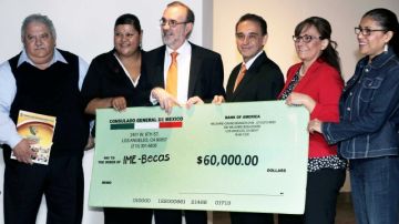 El cónsul de México en Los Ángeles, Carlos Sada, entregó un subsidio de 60 mil dólares para las organizaciones participantes.