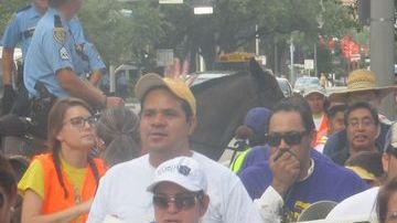 Alrededor de 1,700 manifestantes llenaron las calles del centro de Houston y iniciaron la marcha enfrente de la Alcaldía de Houston el sábado 5 de octubre en apoyo de la iniciativa de reforma migratoria.