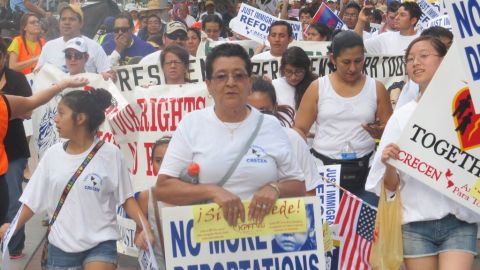Alrededor de 1,700 manifestantes llenaron las calles del centro de Houston y iniciaron la marcha enfrente de la Alcaldía de Houston el sábado 5 de octubre en apoyo de la iniciativa de reforma migratoria.