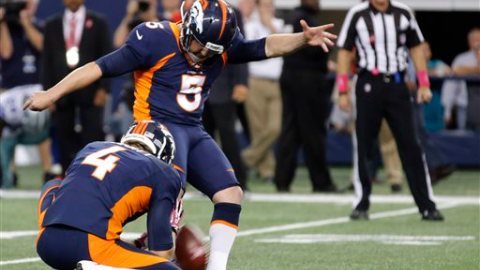 El pateador Matt Prater (5) le dió la victoria a los Broncos en la última jugada del encuentro.