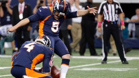 El pateador Matt Prater (5) le dió la victoria a los Broncos en la última jugada del encuentro.
