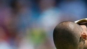 El delantero argentino Ariel Nahuelpán se lamenta tras la derrota de Pumas