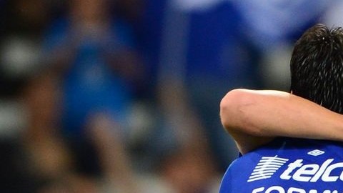 El delantero argentino, Hugo Mariano Pavone, consiguió uno de los dos goles del Cruz Azul
