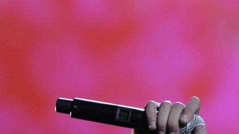Pepe Aguilar envió a Vicente Fernández una copia de su disco, pero no ha conocido la opinión del retirado cantante.