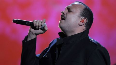 Pepe Aguilar envió a Vicente Fernández una copia de su disco, pero no ha conocido la opinión del retirado cantante.