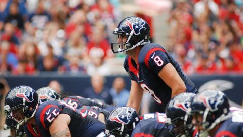 El QB Matt Schaub ha fallado en momentos decisivos y ya no tiene garantizada la titularidad con los Houston Texans.