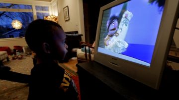 La adicción infantil a ver televisión puede terminar siendo un comportamiento dañino.