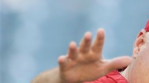 El piloto se queda, pese a haber logrado la peor temporada de los Angelinos en una década.