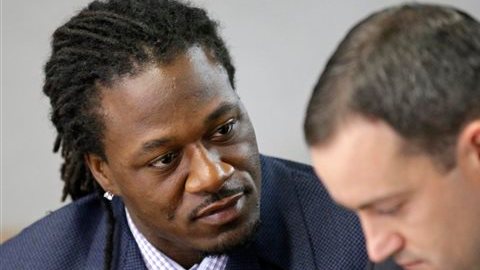 EL juez indicó que la agresión fue provocada por Shannon Wesley, por lo que levantó los cargos contra Jones.