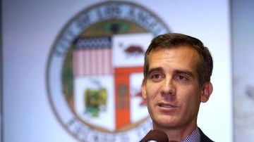 El alcalde de Los Ángeles Eric Garcetti durante la conferencia de prensa sobre los primeros cien días de gobierno.