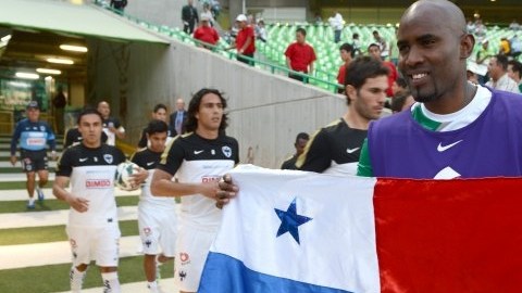 El delfensa panameño Felipe Baloy confía en que pueden derrotar a México en el estadio Azteca