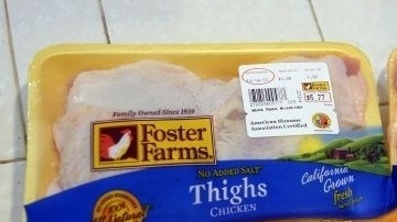 Parte del pollo crudo elaborado por Foster Farms arrojó positivo a salmonela Heidelberg.