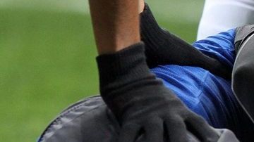 Foto de archivo en donde aparece el argentino tras su lesión ante el Cluj rumano.