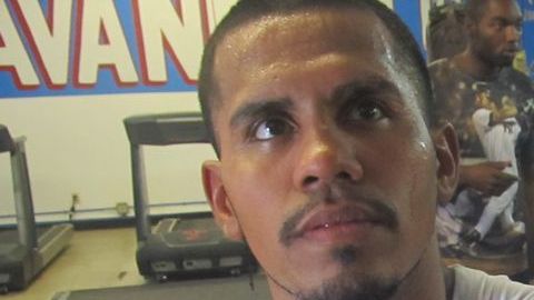 Juan 'Babybull' Díaz firmó con Top Rank