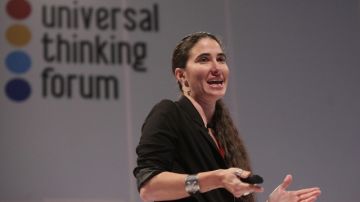 La periodista cubana Yoani Sánchez, a quien el Gobierno cubano prohibió su 'blog', hablaba ayer   en una conferencia en el DF.