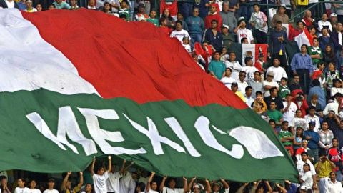 Casi sin esperanzas la afición recurre a la poesía.