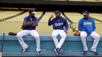 Uribe (izq.), Crawford (centro) y Jansen charlan durante un descanso de la práctica de ayer en San Luis.