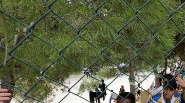 El papa Francisco mandará más ayuda a la isla italiana.