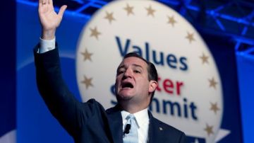 El Senador Ted Cruz se dirige a los asistentes de la Cumbre de Valores de Votantes en Washington