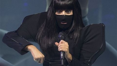 Lady Gaga no confía en otras sábanas que no sean las suyas propias ni en ninguna persona ajena a su equipo que se atreva a limpiarlas.