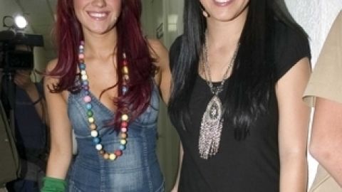 Maite Perroni (drcha) y Dulce María mostraron su cariño hacia el cantante.