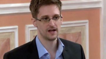 El exconsultor de inteligencia estadounidense Edward Snowden, habla durante la ceremonia de presentación del Premio Sam Adams en Moscú, Rusia.