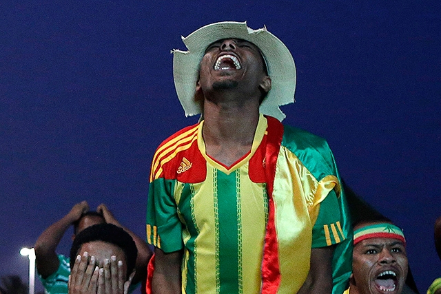 Fanáticos en África esperan que sus selecciones logren en pase al Mundial 2014.