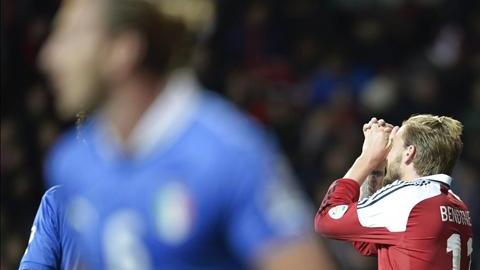Nicklas Bendtner, jugador de la selección de Dinamarca, gesticula durante el partido Dinamarca-Italia, de clasificación para el Mundial de fútbol de Brasil 2014, disputado el pasado viernes en Copenhague. EFE