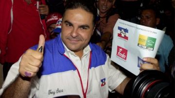 El ex presidente de El Salvador Elias Antonio Saca se afilia a un nuevo partido para presentarse nuevamente en las próximas elecciones de su país.