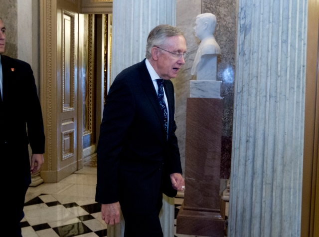 El líder de la mayoría del Senado,  el demócrata Harry Reid, se reunió con el republicano Mitch McConnel, sin ningún resultado.