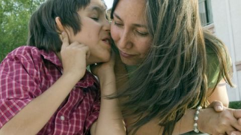 La nueva ley SB126  permitirá a más de 12,500 niños recibir terapias tempranas para el autismo por dos años y medio más.