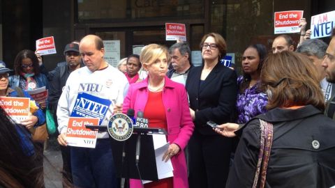 El cierre parcial del gobierno   federal está causando perjuicios a muchos pequeños negocios de la ciudad , según denunció hoy la representante  Carolyn Maloney.