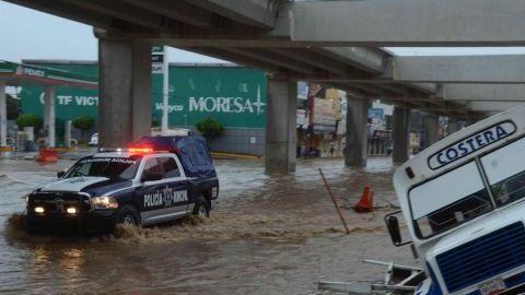 Una avenida inundada en el puerto de Acapulco, el pasado 16 de septiembre de 2013, debido a los ciclones tropicales "Manuel" e "Ingrid".