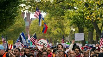 Millones de trabajadores indocumentados esperan la aprobación de la reforma migratoria para tener acceso a derechos básicos.