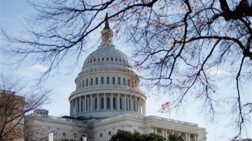 La aprobación del proyecto de ley el miércoles en la Cámara y el Senado puso fin a una crisis creada por Washington que cerró gran parte del gobierno.