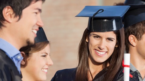 Actualmente solo 13 de cada cien latinos tiene un título universitario.
