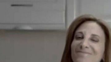 El delantero de la selección de fútbol de Portugal Cristiano Ronaldo sonríe durante una rueda de prensa. EFE/Archivo