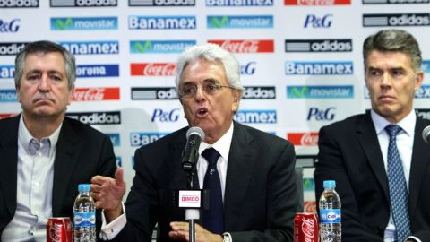 Una rueda de prensa impuntual, irrelevante y en la que los medios salieron regañados por un directivo soberbio.