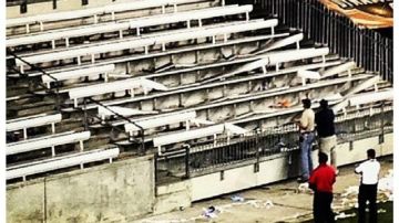 Siete de las bancas de la sección 135 del BBVA Compass Stadium quedaron completamente destrozadas en menos de tres horas durante el partido de los Rayados de Monterrey y Cruz Azul.