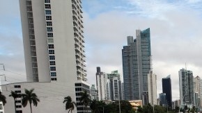Una avenida, en Ciudad de Panamá, donde se lleva a cabo la XXIII Cumbre Iberoamericana.