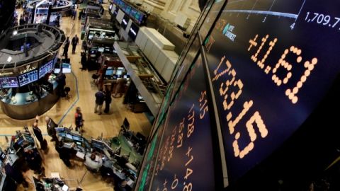 A board above the trading floor of the New York Stock Exchange shows the record closing number for the Standard & Poor's 500 stock index, Thursday, Oct. 17, 2013. The Dow Jones industrial index fell two points to close at 15,371, held back by declines in IBM, Goldman Sachs and UnitedHealth, which issued results that disappointed investors. (AP Photo/Richard Drew)