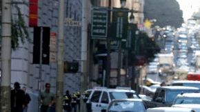 El tráfico congestionado en Bush Street, que conduce a una arteria del Puente de la Bahía San Francisco-Oakland, en San Francisco.