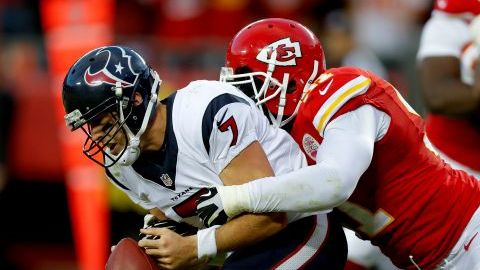 El quarterback de los Houston Texans, Case Keenum, acabó con 271 yardas en 15 de 25 pases de intento, un touchdown y logró acabar sin intercepciones.