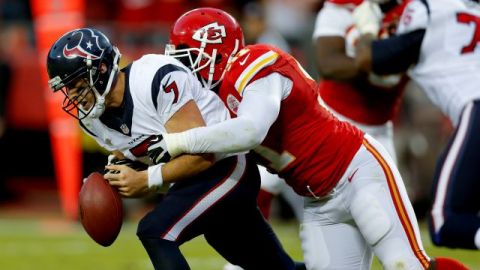El quarterback de los Houston Texans, Case Keenum, acabó con 271 yardas en 15 de 25 pases de intento, un touchdown y logró acabar sin intercepciones.